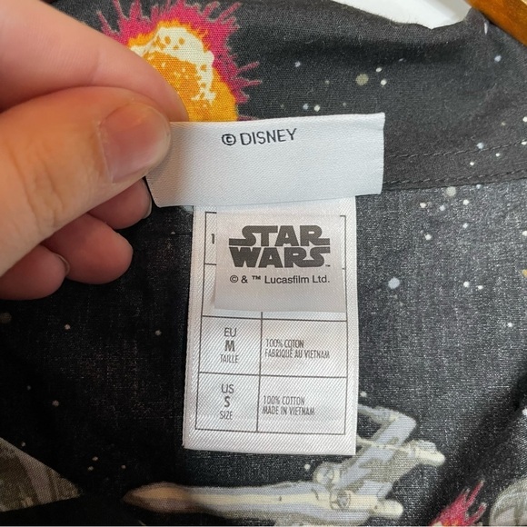 Disney Parks Stars Wars Short Sleeve Button Down Shirt Size Small - Picture 4 of 4